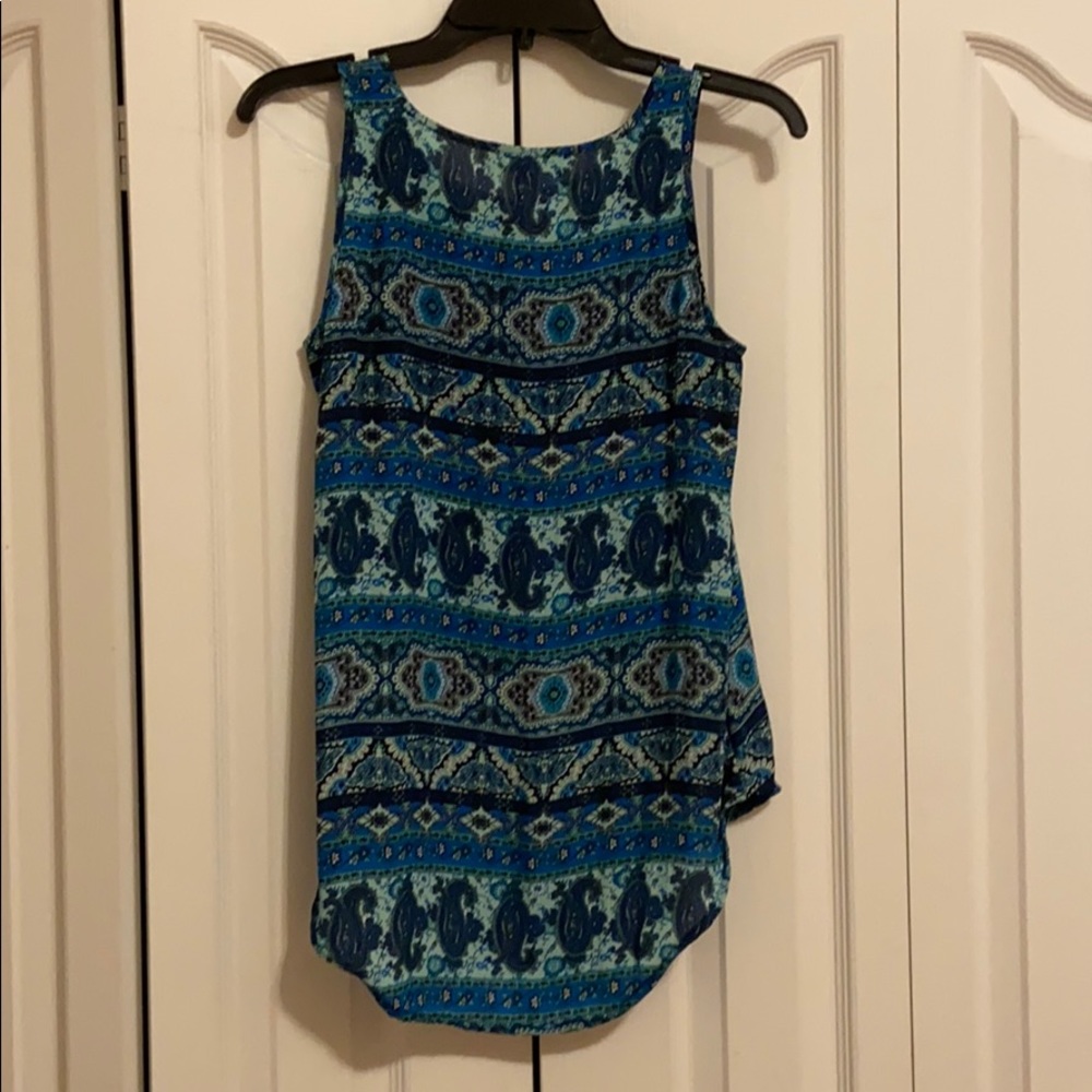 Patterned Tank Top - Picture 2 of 5